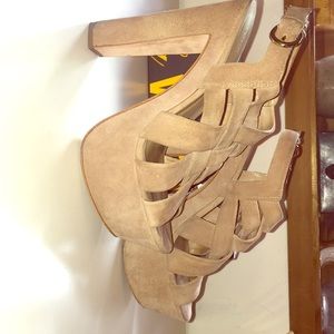 Pour la Victoire suede platform sandal 7.5 Glenna